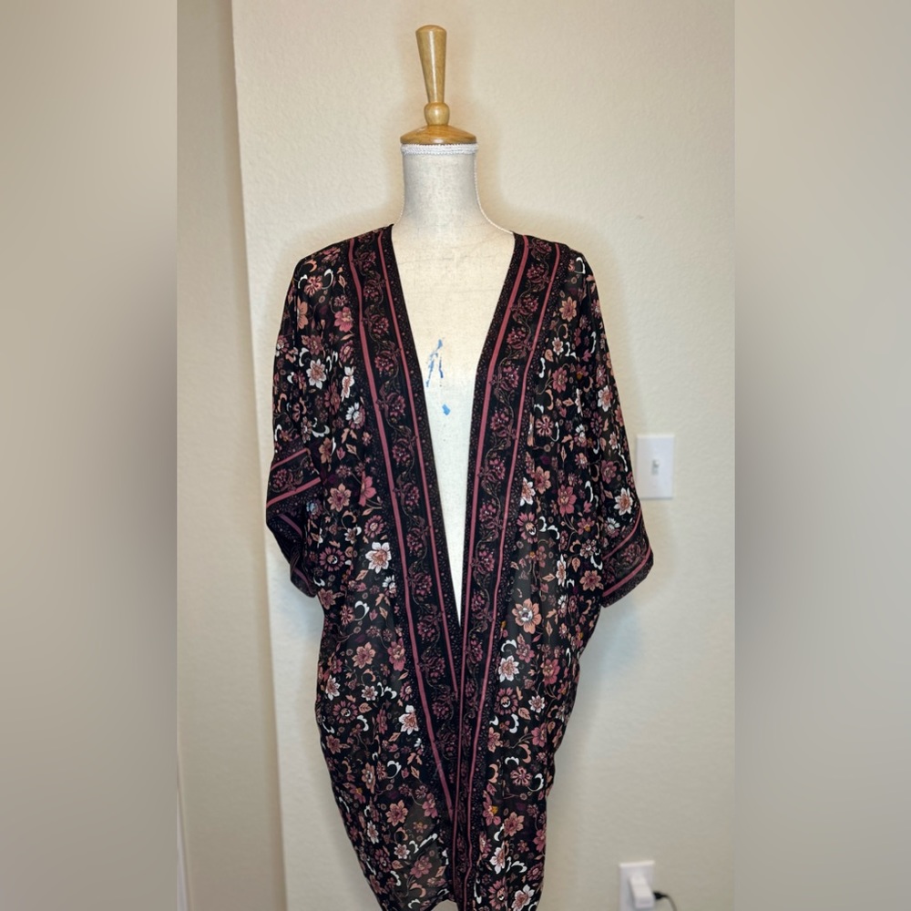 Live 4 truth woman’s light floral flannel size Larger